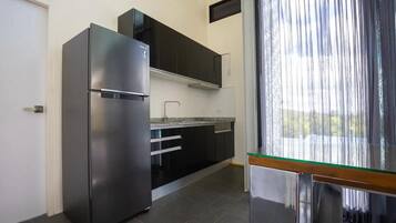 Refrigerador, microondas, horno, placa de cocina