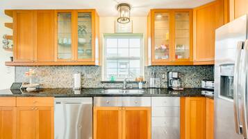 Frigorífic, microones, forn i placa de cuina