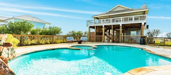 Dog-friendly house with private pool, spacious deck, central AC, & washer/dryer