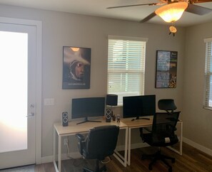 Business centre - Modern Townhome with 360 Degree Rooftop Views! (Tempe)