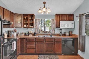 Oven, cookware/dishes/utensils, spices, dining tables