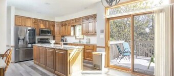 Home w/Hot Tub -Spacious, Quiet Neighborhood Near Des Moines, IA.