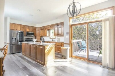 Home w/Hot Tub -Spacious, Quiet Neighborhood Near Des Moines, IA.