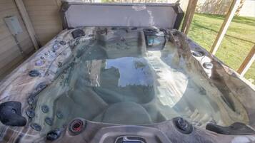 Bañera de hidromasaje exterior