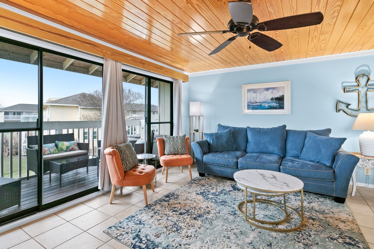 Photo 6 of Winsome condo with pools, hot tub, golf, gym, & beach access - dog-friendly