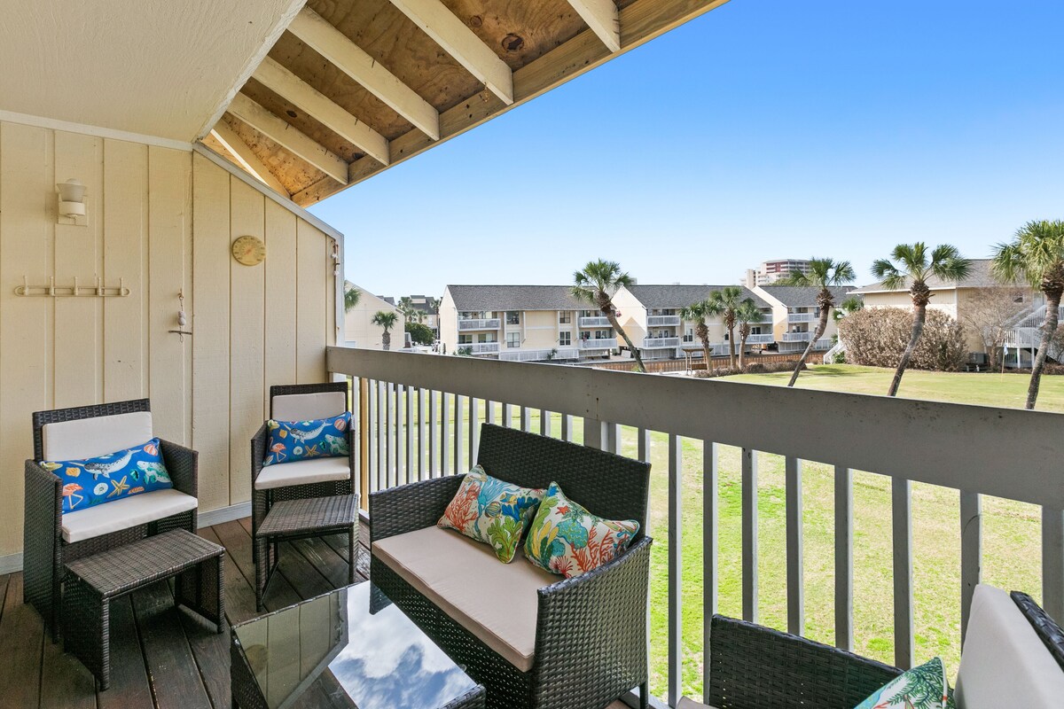 Photo 2 of Winsome condo with pools, hot tub, golf, gym, & beach access - dog-friendly