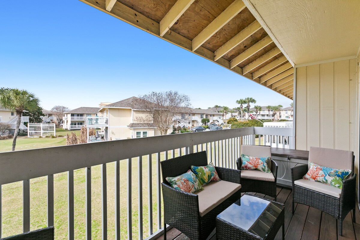 Photo 19 of Winsome condo with pools, hot tub, golf, gym, & beach access - dog-friendly
