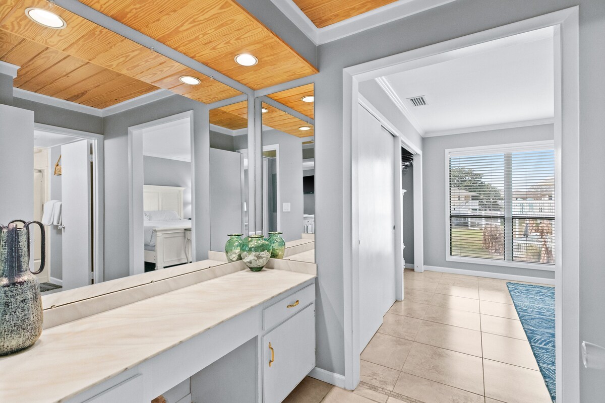 Photo 16 of Winsome condo with pools, hot tub, golf, gym, & beach access - dog-friendly