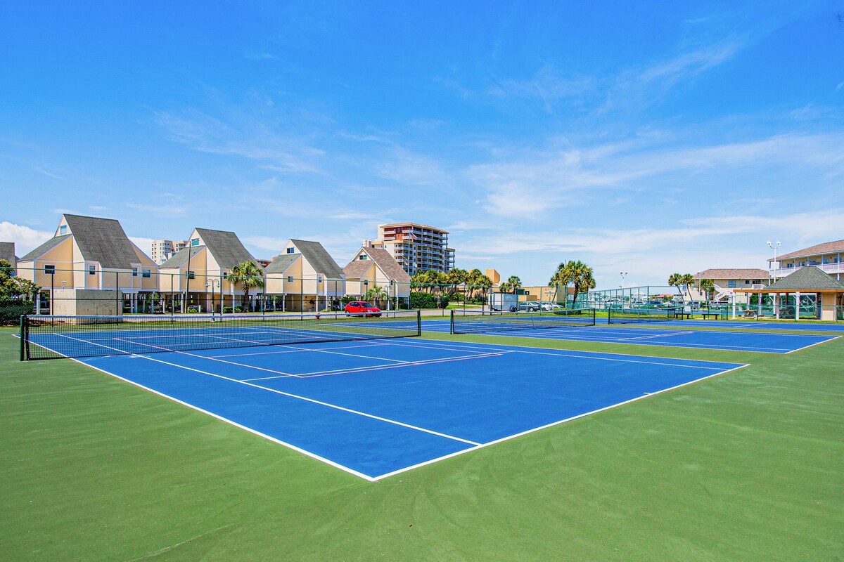 Photo 23 of Winsome condo with pools, hot tub, golf, gym, & beach access - dog-friendly