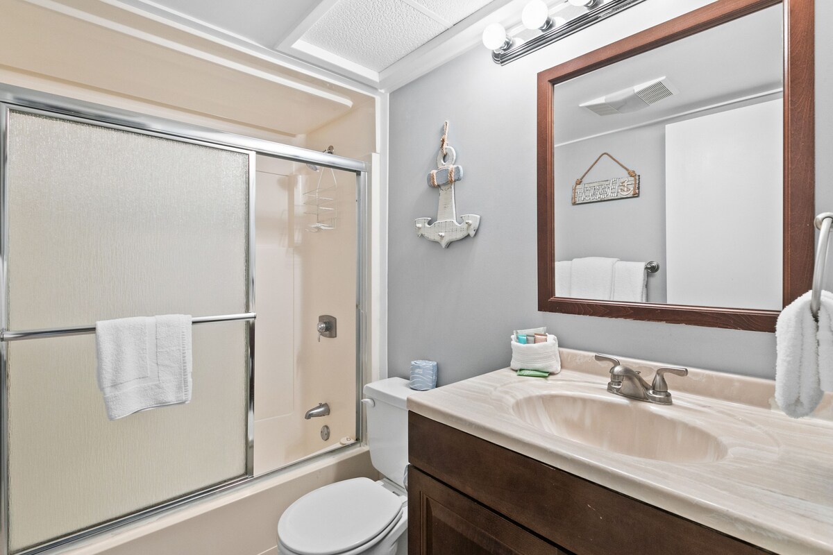 Photo 17 of Winsome condo with pools, hot tub, golf, gym, & beach access - dog-friendly