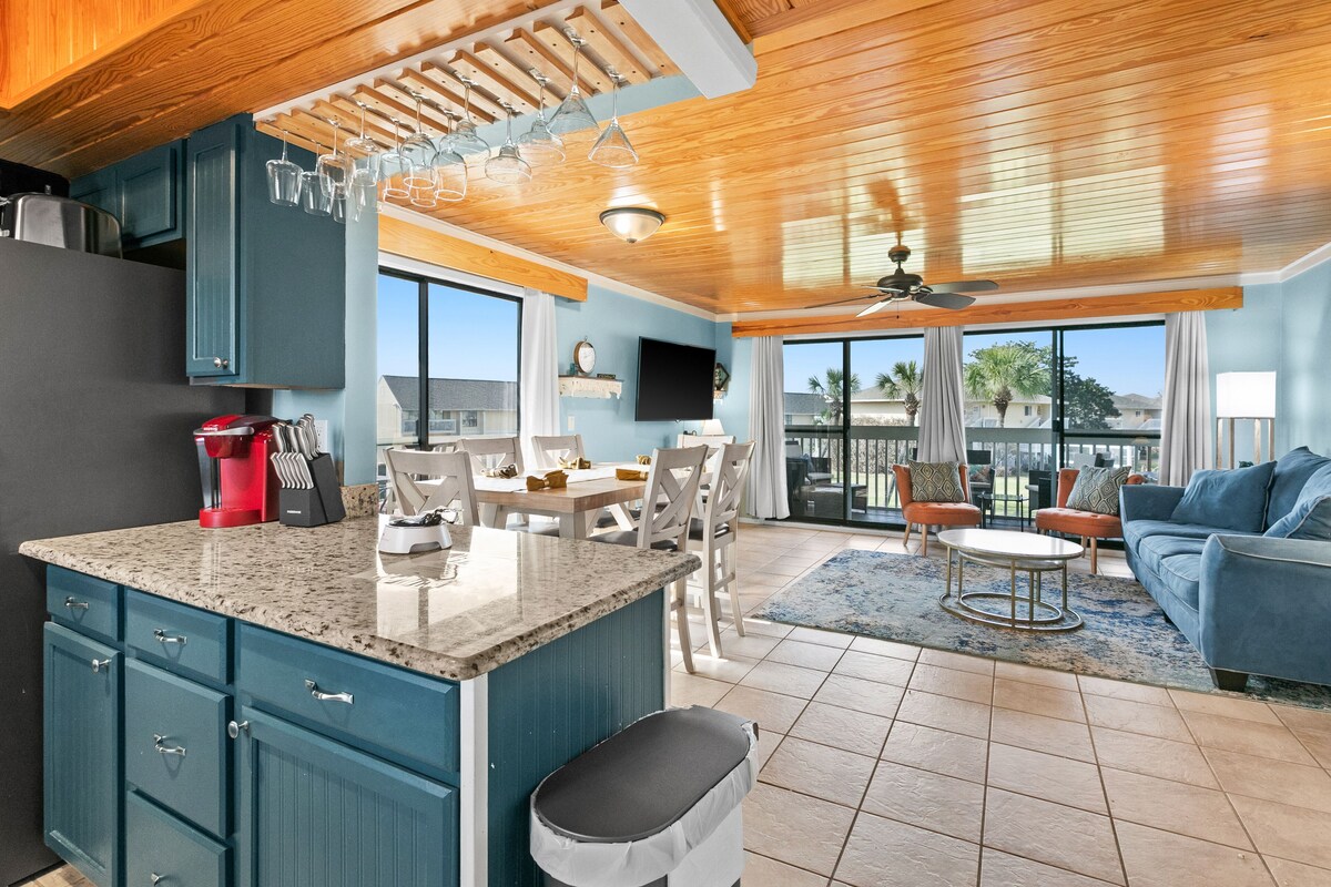 Photo 10 of Winsome condo with pools, hot tub, golf, gym, & beach access - dog-friendly