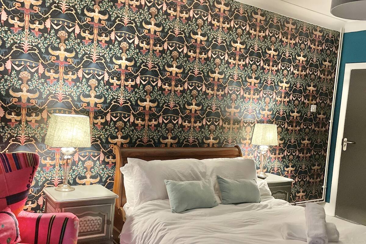 Design Double Room | Down duvets, in-room safe, laptop workspace, free WiFi