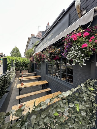 Terrace/patio. The Angel of Bow