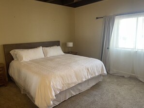 3 soverom, skrivebord, wi-fi (inkludert) og sengetøy