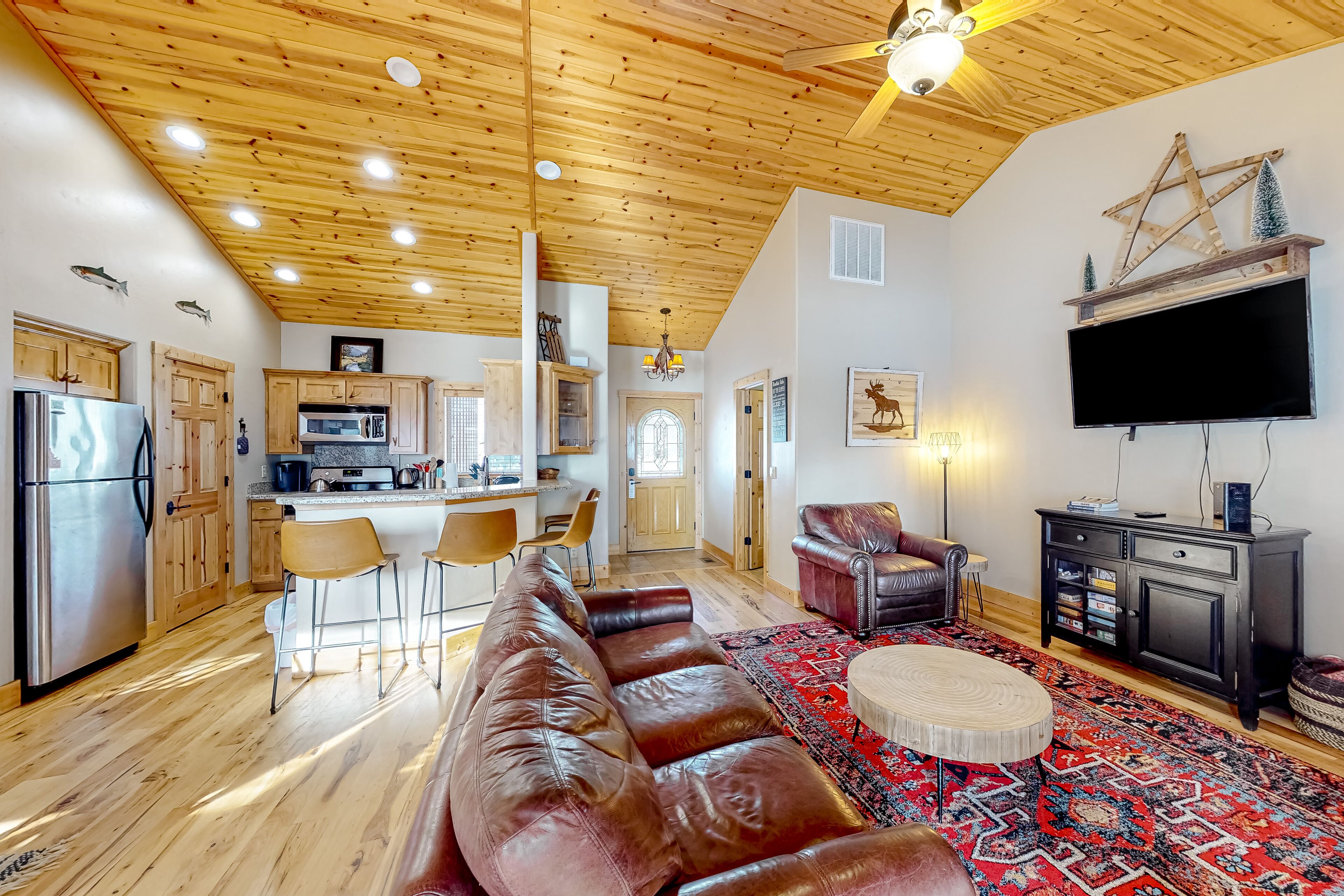 Tree-lined home with lovely porch, firepit & fireplace - 1 mile to Payette Lake