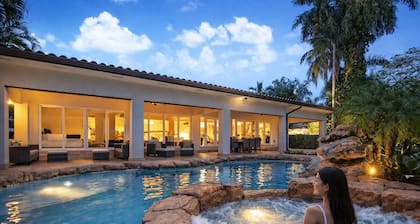 Lux Resort • Near Aventura & Beach • Pool_Spa_BBQ