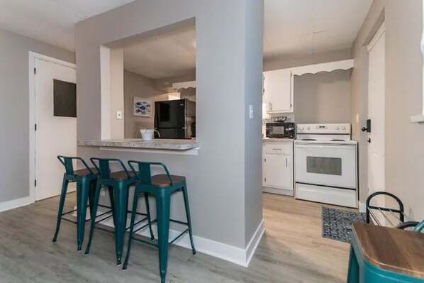 Fridge, oven, stovetop, coffee/tea maker