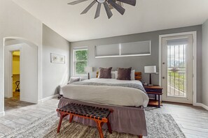 6 bedrooms, iron/ironing board, Internet, bed sheets