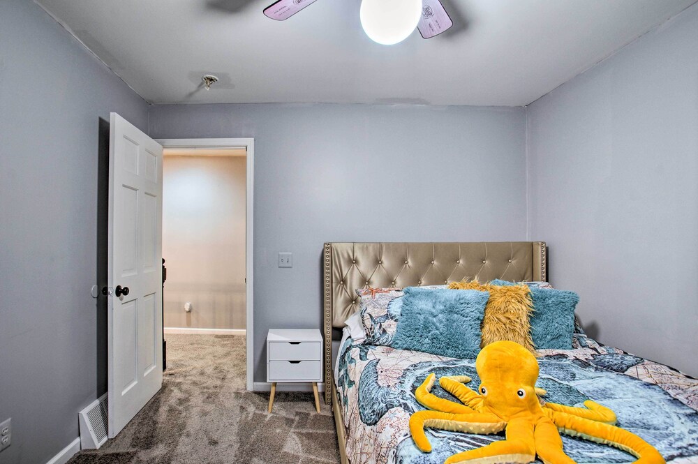 Ortonville Retreat w/ 2 Decks & Lake Access! Oakland County Vrbo