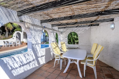 Villa apartment with private pool and garden