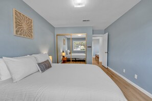 4 bedrooms, desk, iron/ironing board, free WiFi