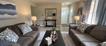 Jacuzzi Hot Tub, Pool Table- Perfect Getaway!