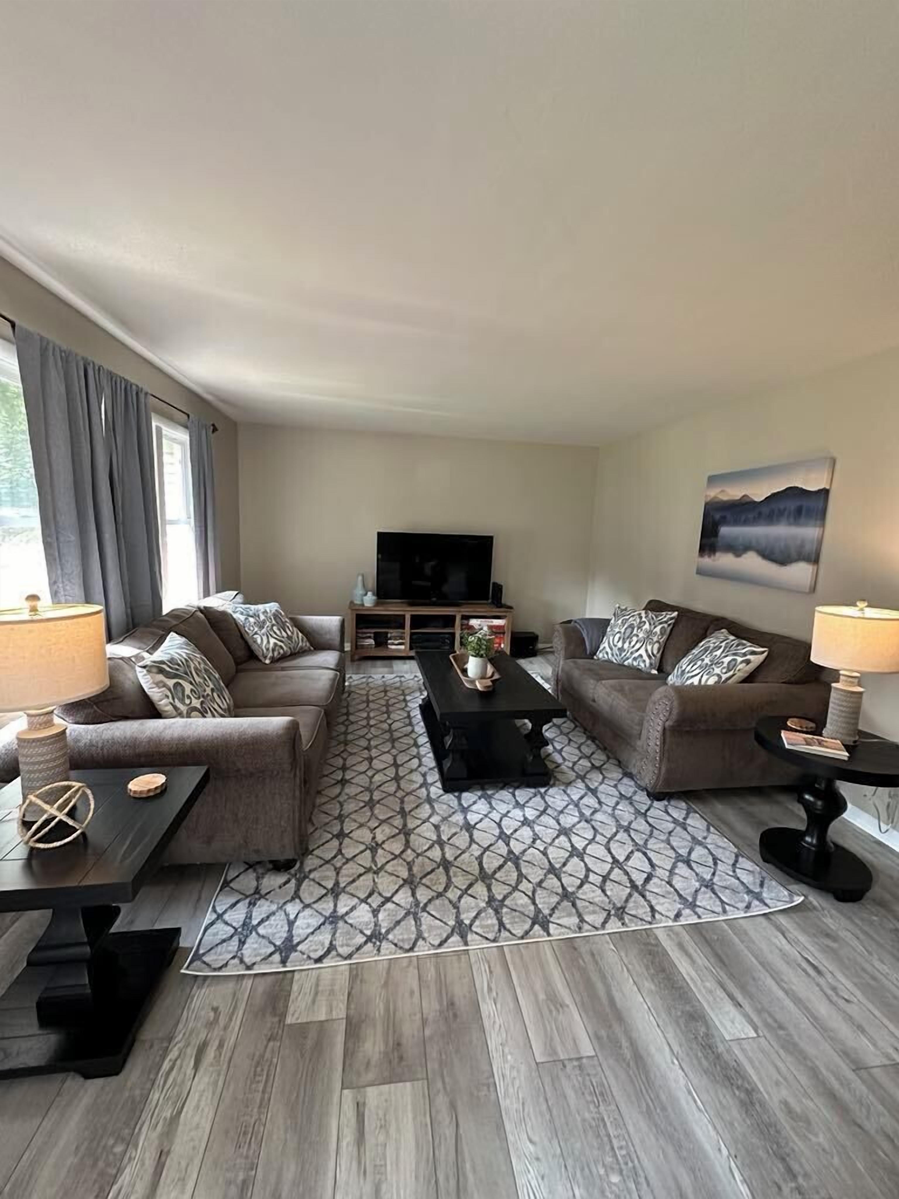 Jacuzzi Hot Tub, Pool Table- Perfect Getaway! - Lansing, MI