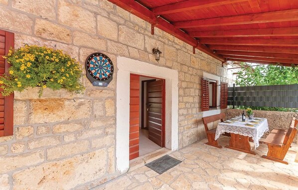 Outdoor dining - Authentic Stone House In National Park Krka (Puljane, Oklaj)