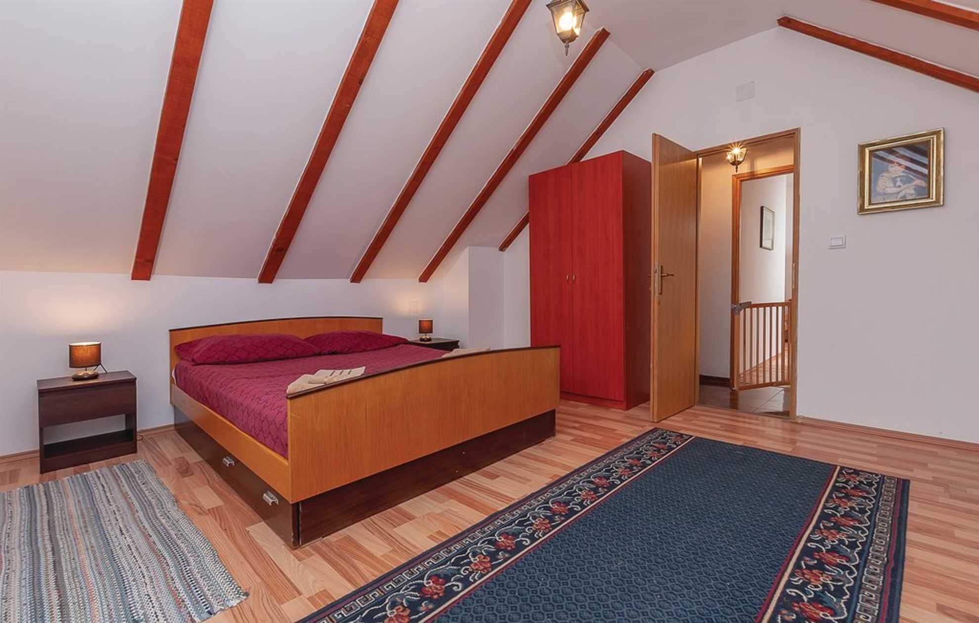 3 bedrooms, iron/ironing board, free WiFi, bed sheets