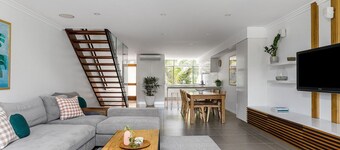 1 James Cook Apartments - Opposite Clarkes Beach