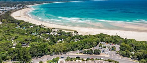 Una playa cerca