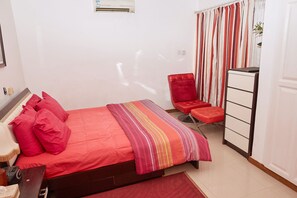 2 bedrooms, in-room safe, desk, iron/ironing board