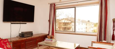 TV connectée, chaîne hi-fi, espaces bureaux