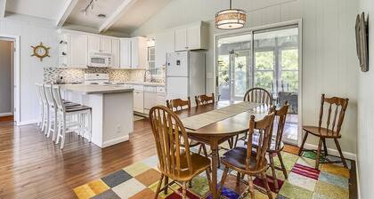 Cozy Vacation Home w/Sun Room in Bethany West