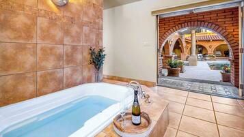 Tina, amenidades de baño ecológicas, secadora de cabello, toallas