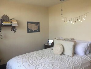 2 bedrooms, desk, iron/ironing board, free WiFi - Sweet and spacious mountain view home w/fireplace! (Gardiner)