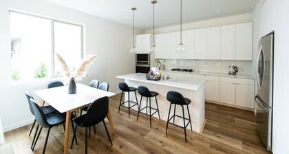 NEW mid- century modern 4bedroom oasis