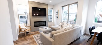 NEW mid- century modern 4bedroom oasis