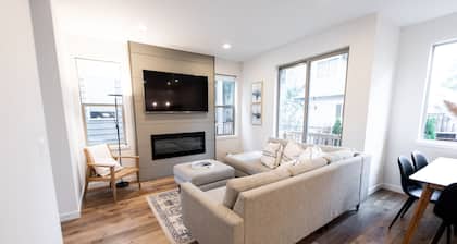 NEW mid- century modern 4bedroom oasis