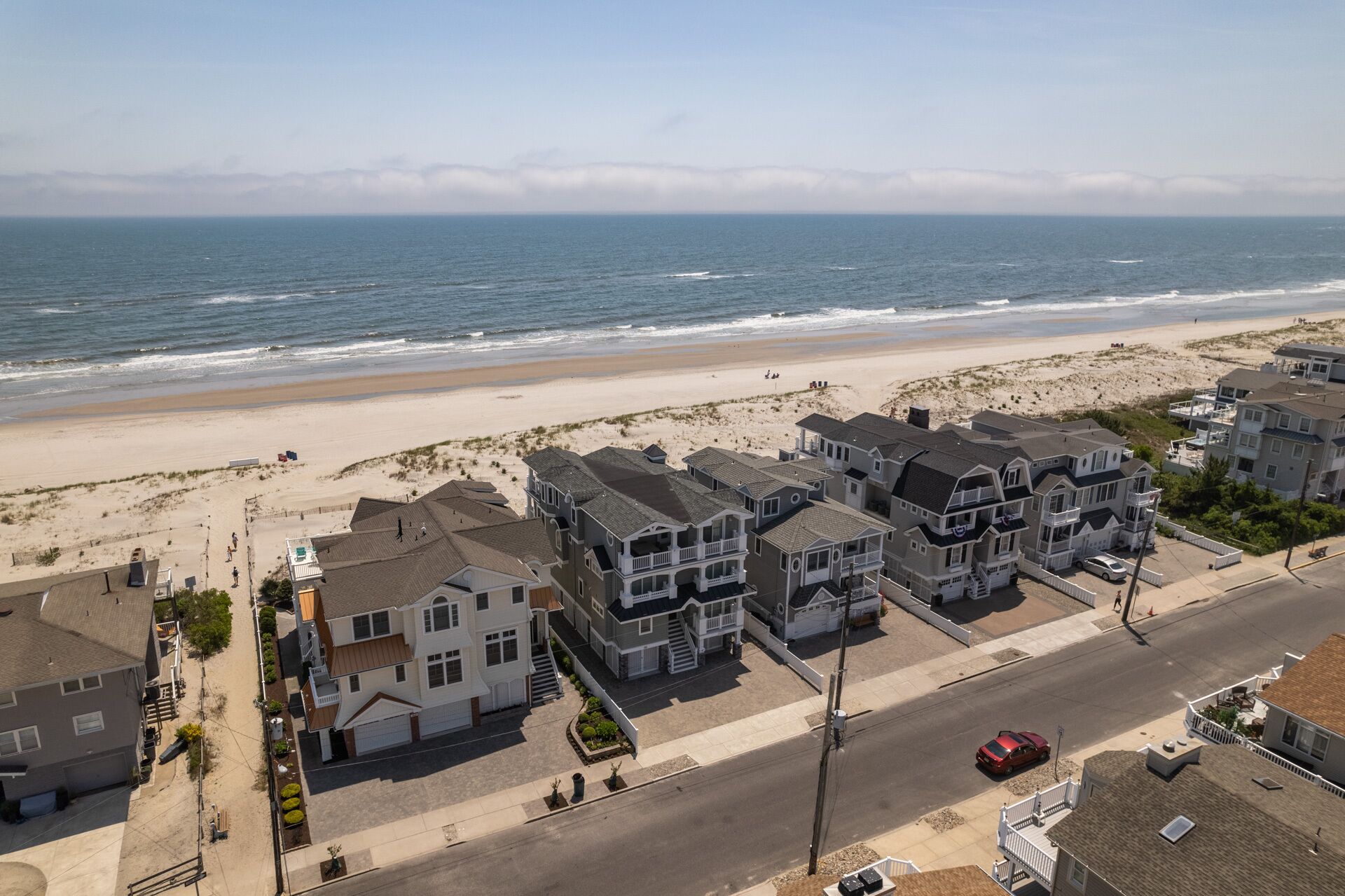 BEACH FRONT w/ Elevator: Sleeps 15 Adults