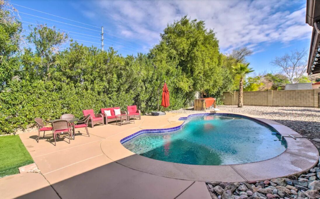 Spacious 4-bedroom Scottsdale house w/pool, hot tub, billiards in great location