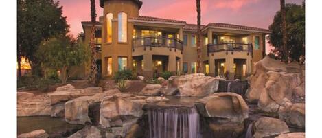 المنشأة من الخارج