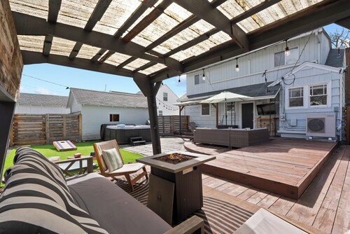 Mins to everything in Spokane - Hot Tub & Backyard Oasis - Pet Friendly!