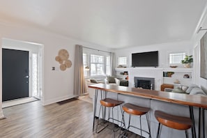 Interior - Mins to everything in Spokane - Hot Tub & Backyard Oasis - Pet Friendly! (Spokane)