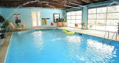 Private home with indoor pool -book your holiday stay
