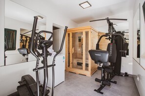 Fitness facility - A2 - Luxury apt w Terrace, Gym, Jacuzzi & Sauna (Dugi Rat)