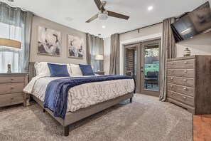 2 bedrooms, in-room safe, desk, iron/ironing board