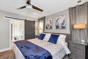 2 Schlafzimmer, Zimmersafe, Schreibtisch, Bügeleisen/Bügelbrett
