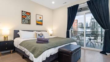 3 bedrooms, desk, iron/ironing board, travel crib