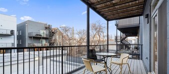 The Suite Spot • Eclectic • Modern • Central • Sleeps 6